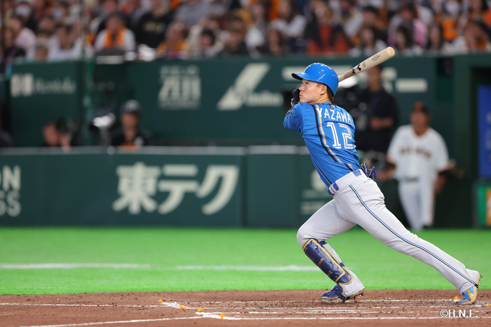 4回表、レフトへ二塁打を放つ矢澤選手