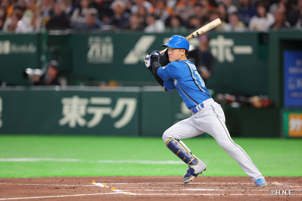 3回表、レフトへヒットを放つ矢澤選手02