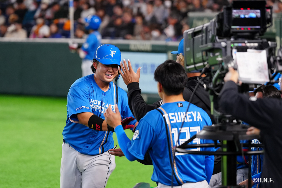 7回表、レフトへ本塁打を放つ進藤選手02