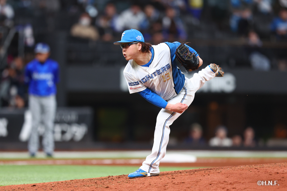 6回、二番手の生田目投手01