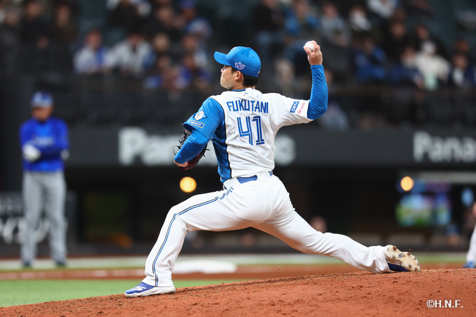 8回表、四番手の福谷投手