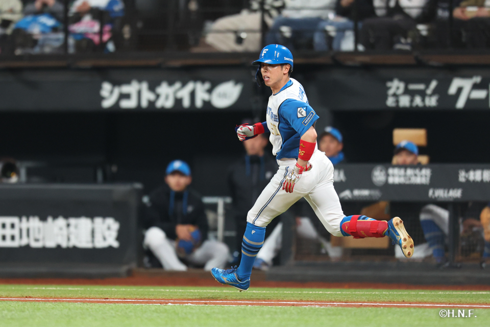 2回裏、レフトへヒットを放った五十幡選手