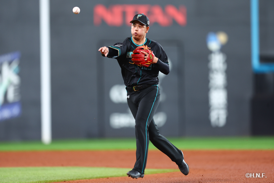 6回表、二ゴロを捌く常谷選手