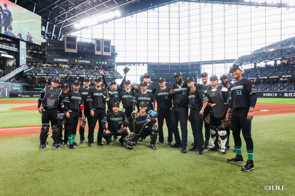 エスコンフィールドユニフォーム2026を着用した選手たち