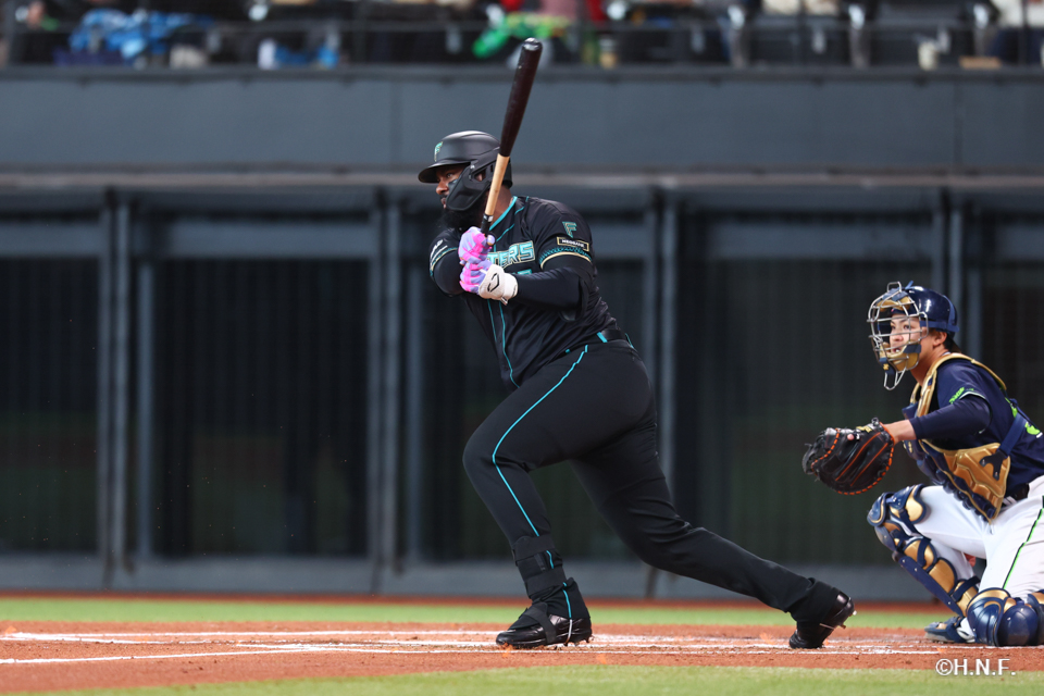 1回裏、内野ゴロの間に1点をあげるレイエス選手