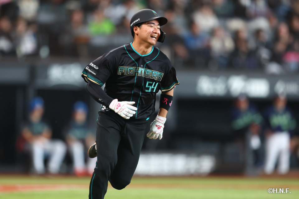 4回裏、レフトへヒットを放つ山縣選手02