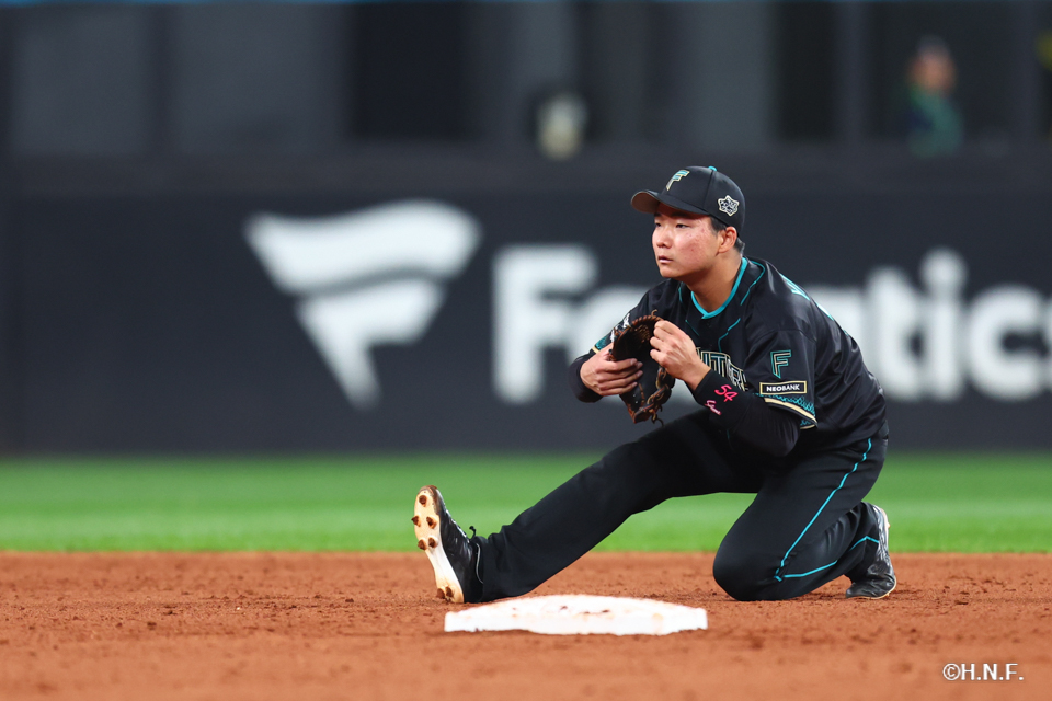 9回表、好守をみせた山縣選手