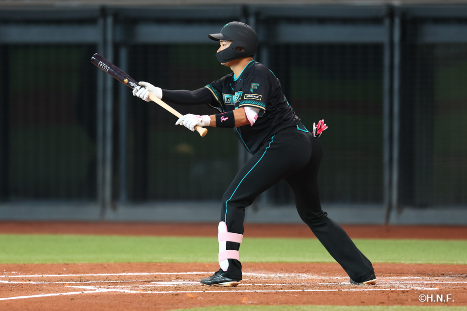 2回裏、犠打をきめる山縣選手