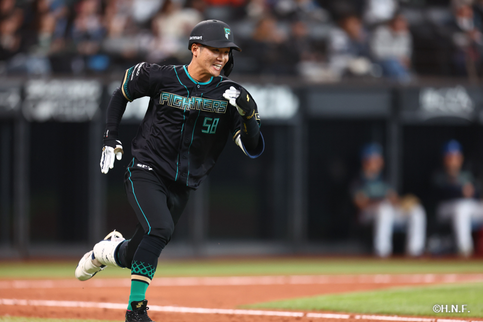 9回裏、代打でヒットを放つ奈良間選手02