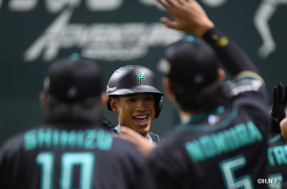 1回表、万波選手02