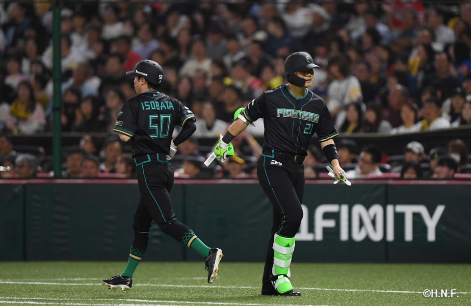 9回表、五十幡選手と清宮選手