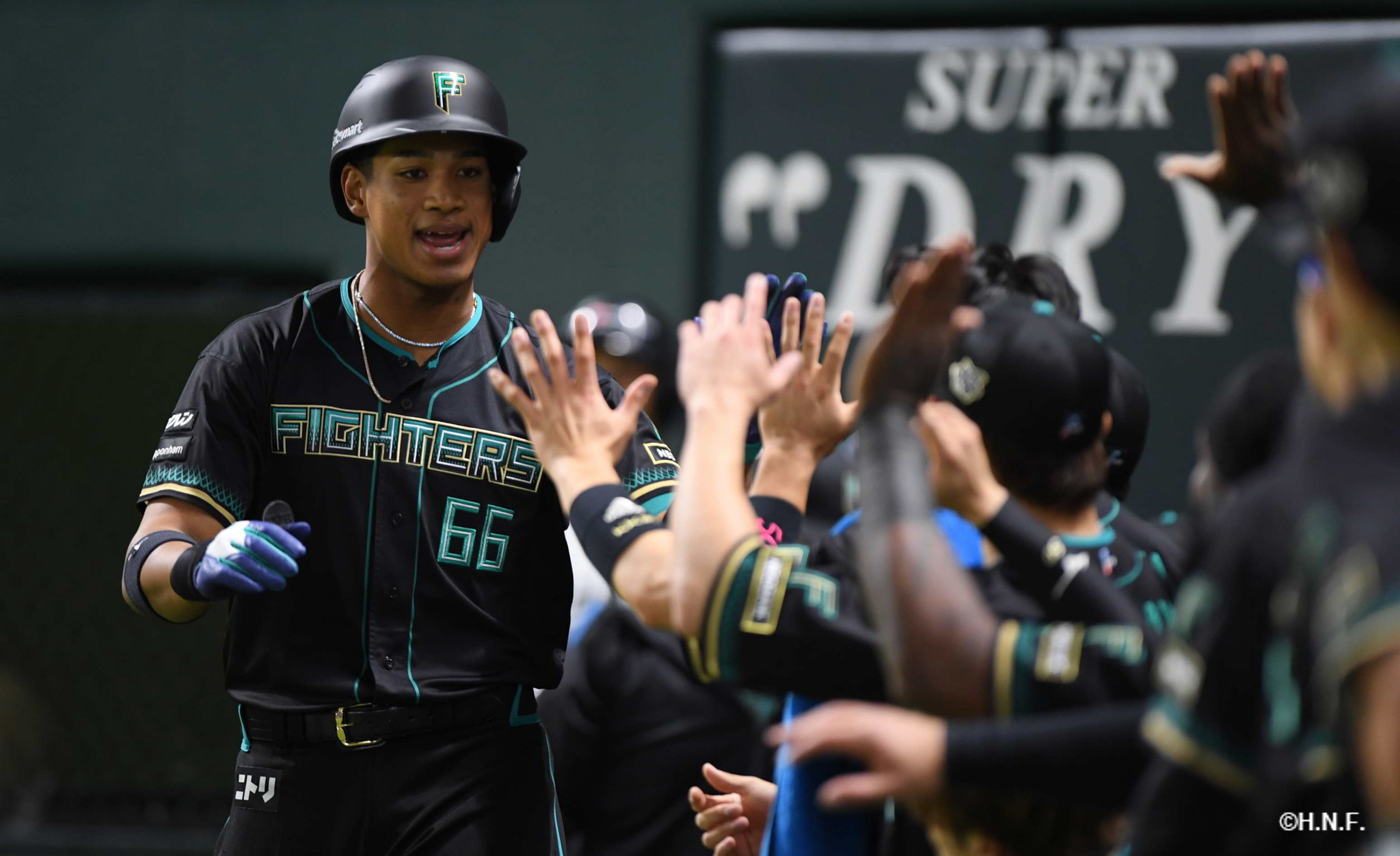 2回表、万波選手02