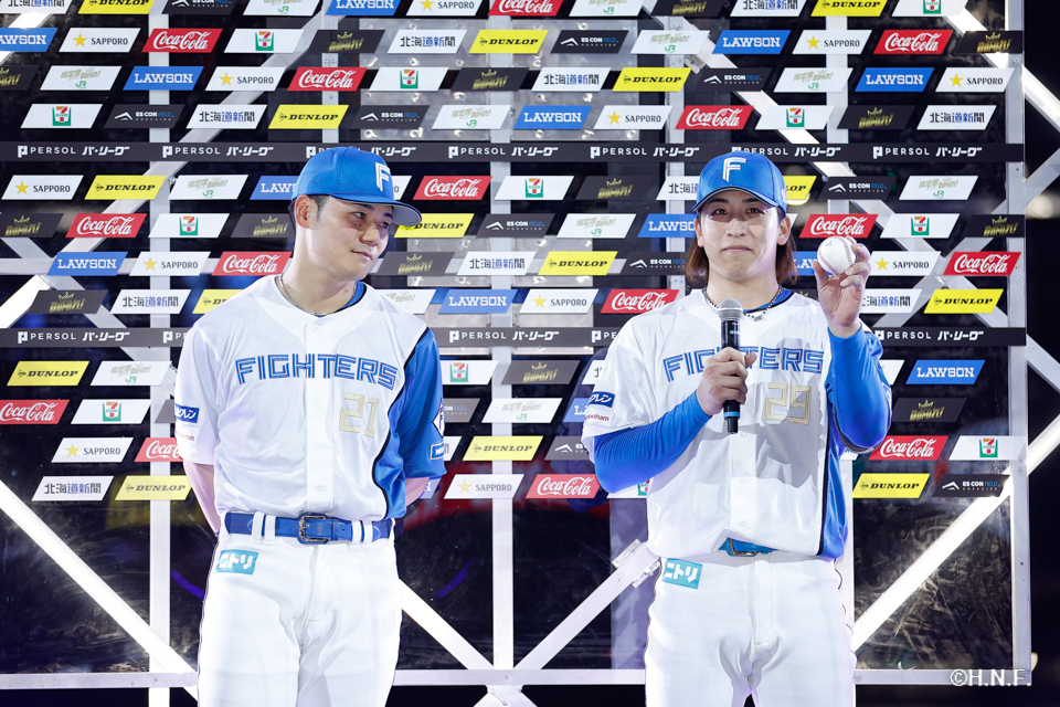 ノーヒットノーランを達成した細野投手と清宮選手01