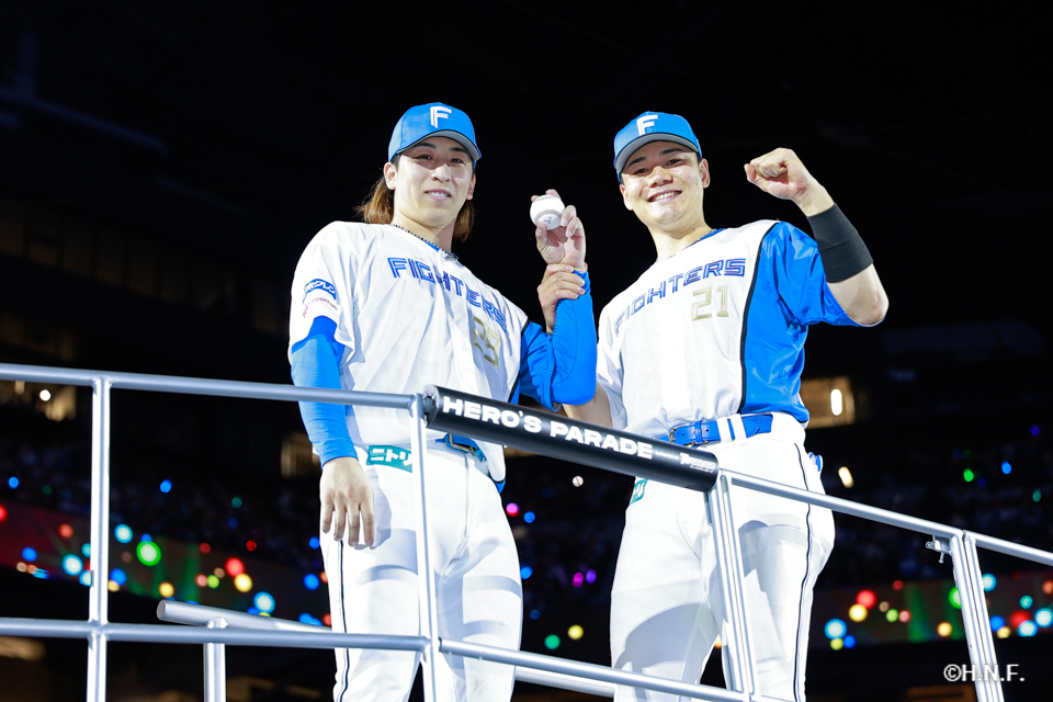 ノーヒットノーランを達成した細野投手と清宮選手02