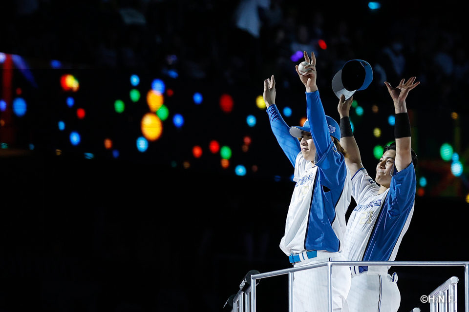 ノーヒットノーランを達成した細野投手と清宮選手04