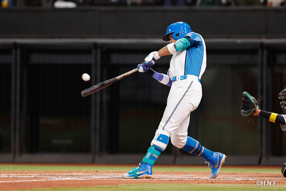 6回裏、万波選手01