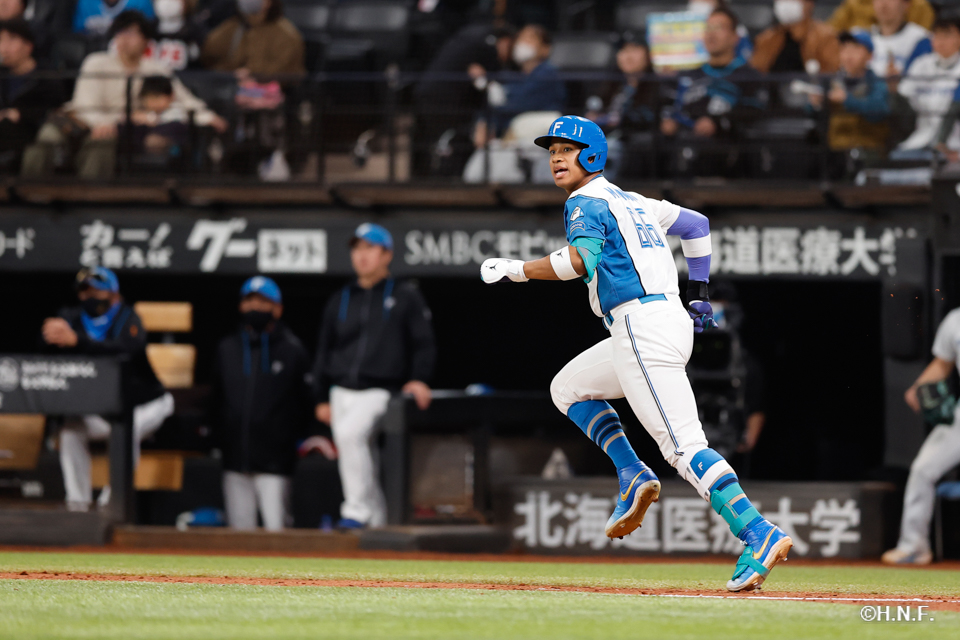 6回裏、万波選手02