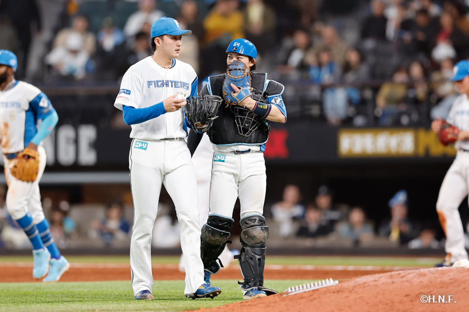 9回表、柳川投手と田宮選手