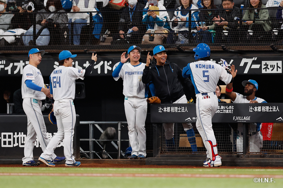 1回裏、野村選手02