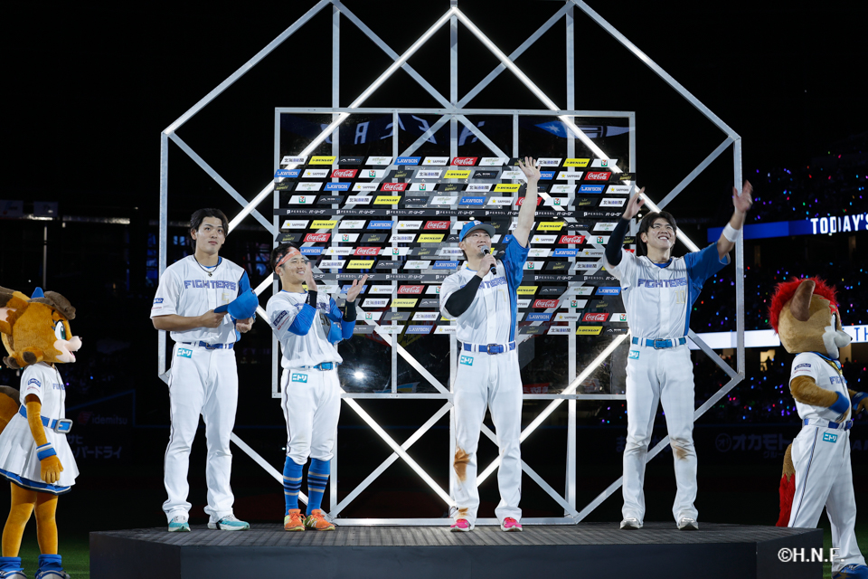 ヒーローの野村選手、奈良間選手、西川選手、清水優選手01