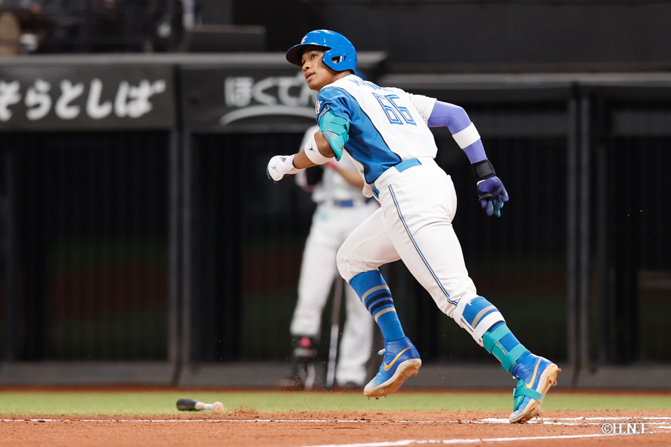 6回裏、万波選手01