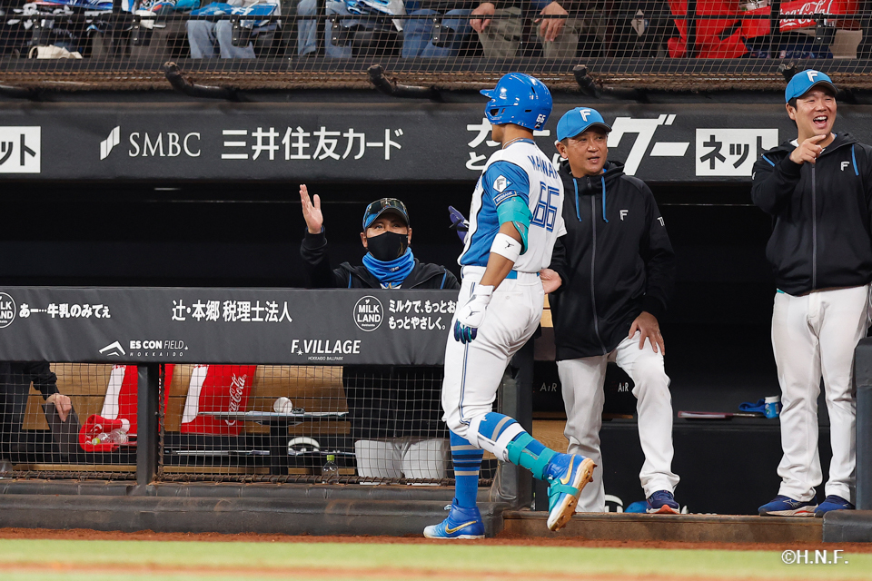 6回裏、万波選手02