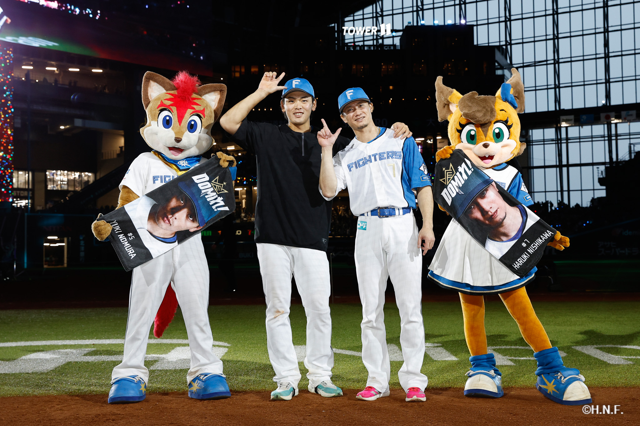 ヒーローの野村選手と西川選手03