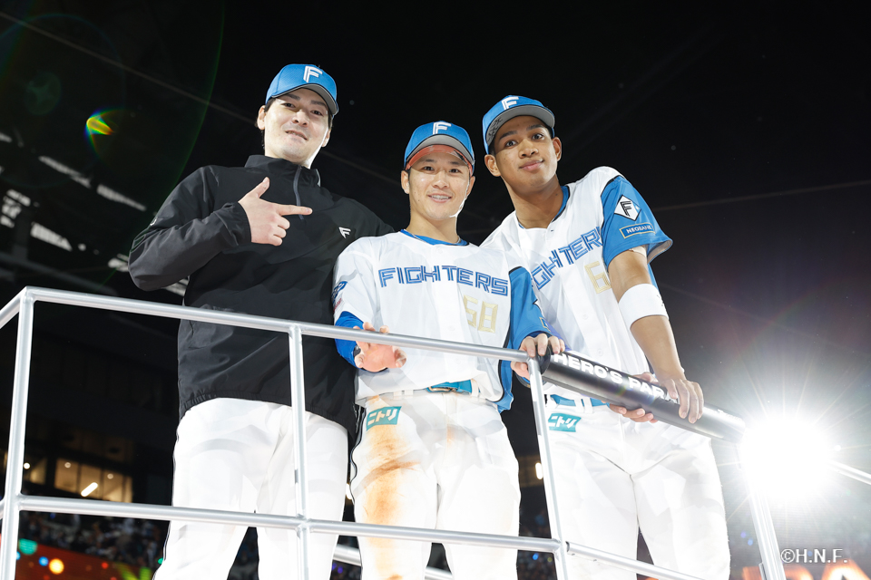 ヒーローの有原投手、奈良間選手、万波選手02