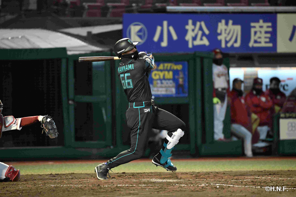 4回表、万波選手01