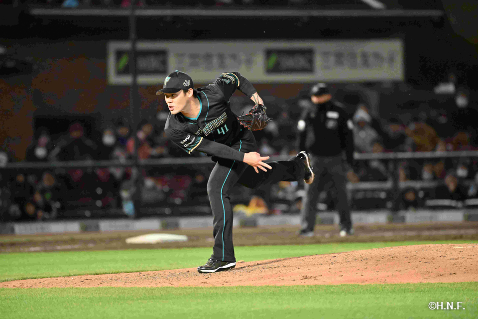 7回裏、福谷投手01