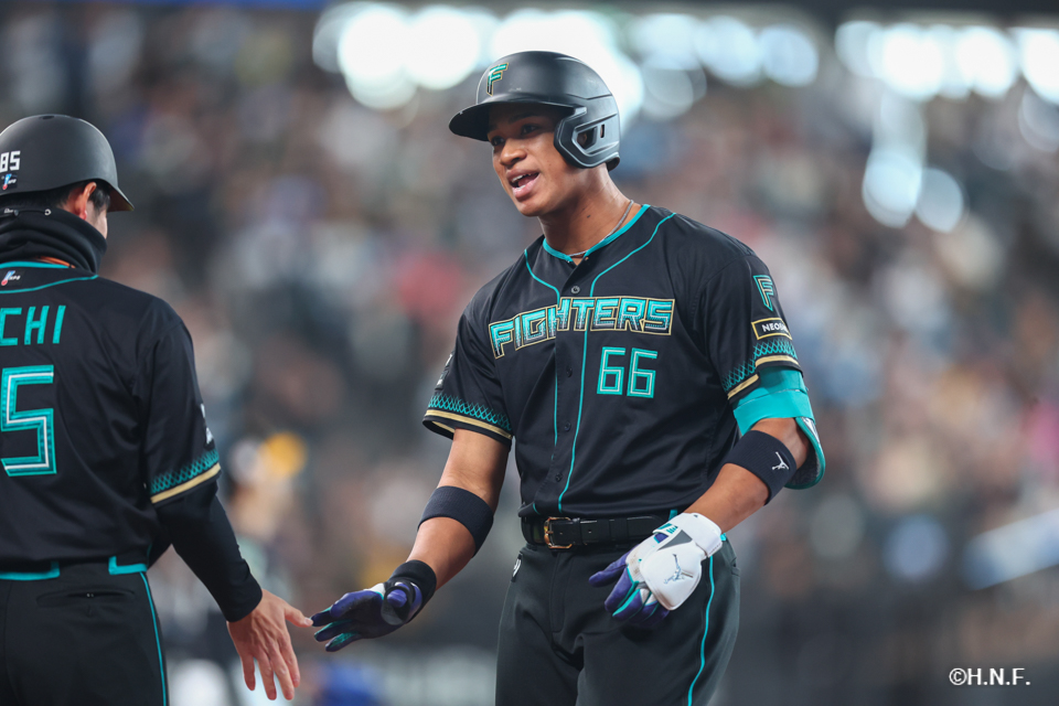 4回裏、万波選手02