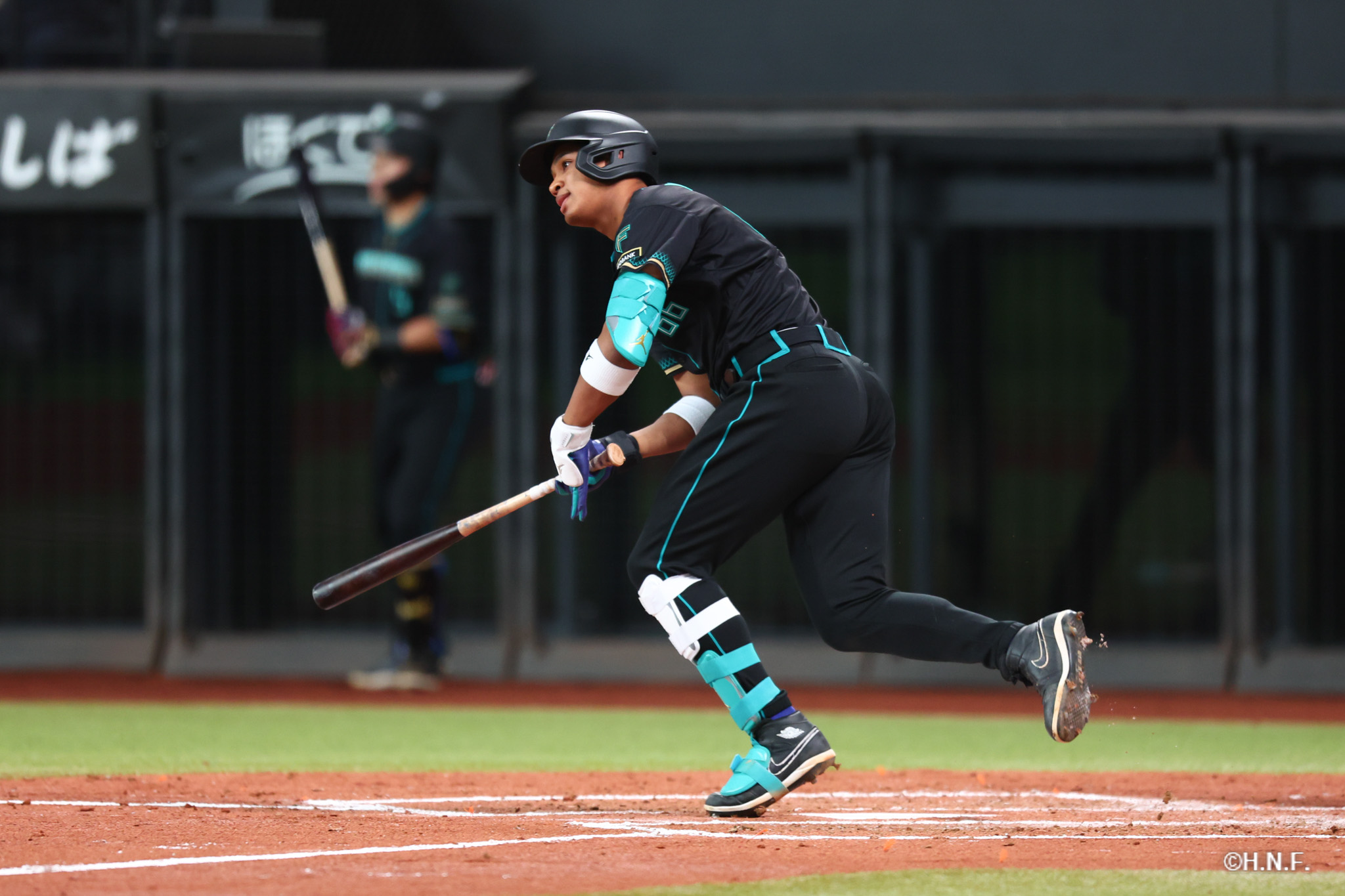 1回裏、万波選手01