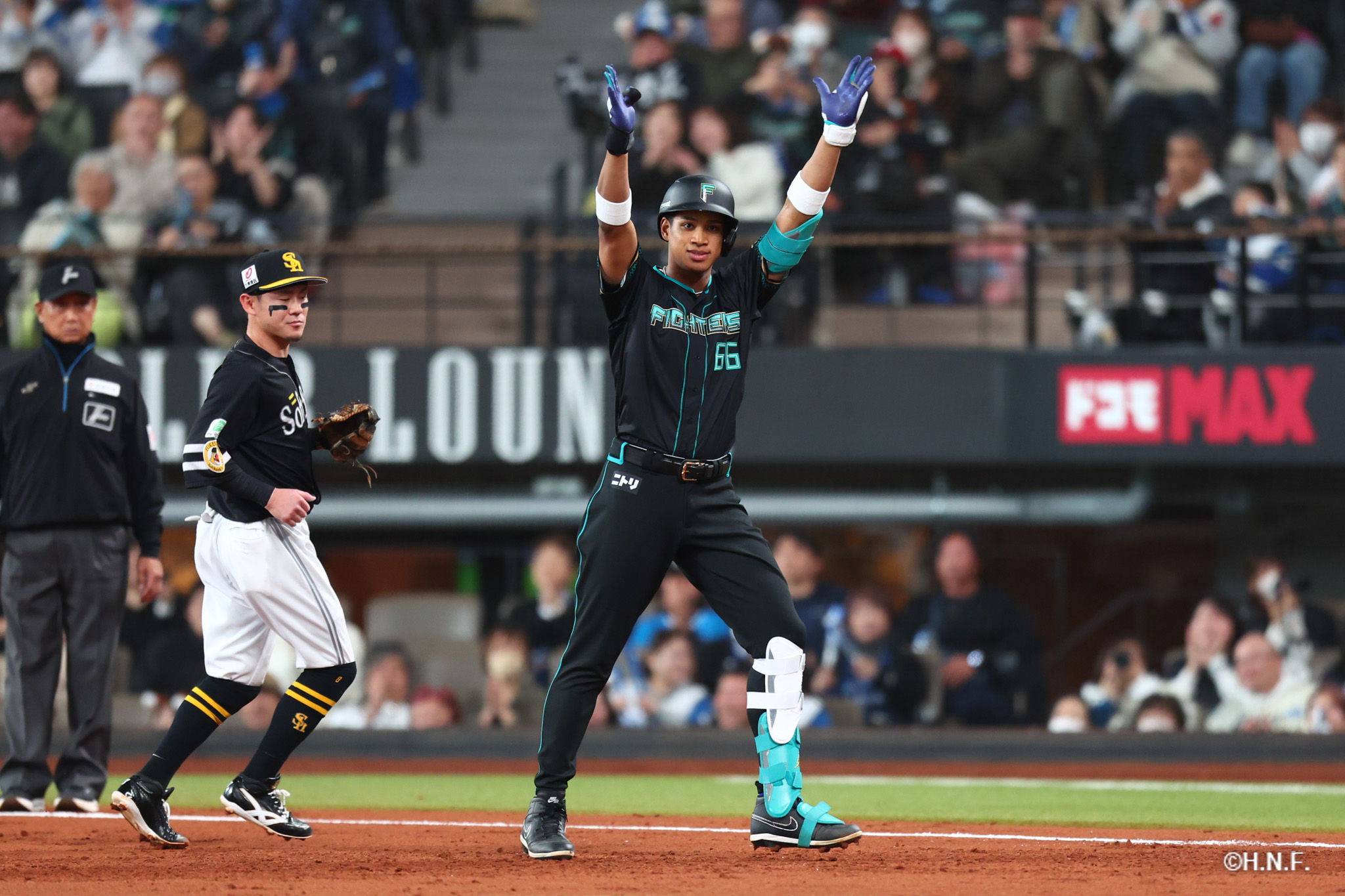 1回裏、万波選手02