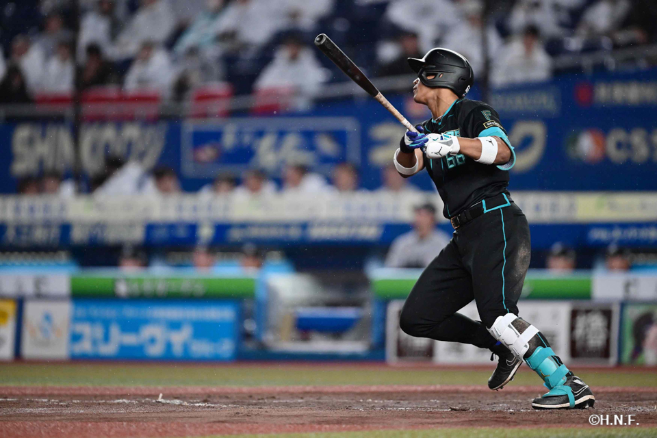 5回表、万波選手01