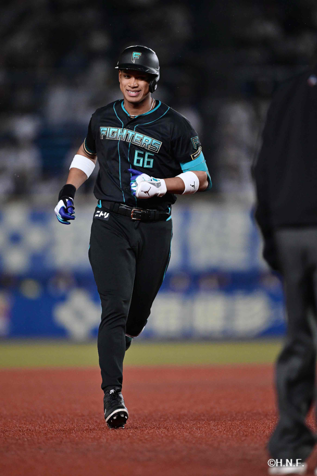 5回表、万波選手02