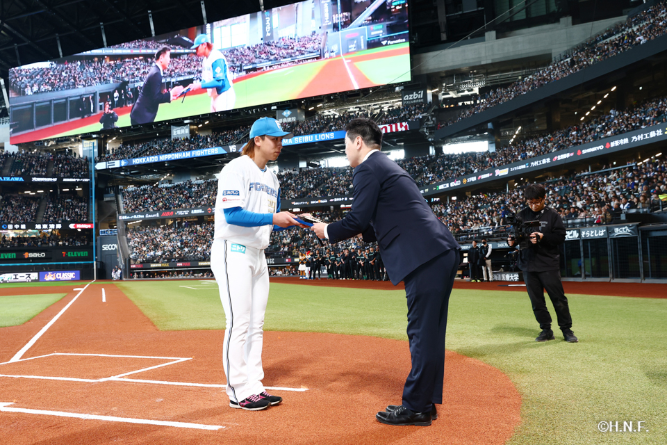 細野投手ノーヒットノーラン試合達成表彰01