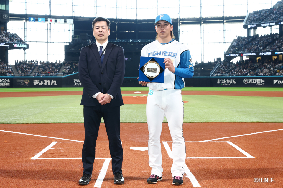 細野投手ノーヒットノーラン試合達成表彰02