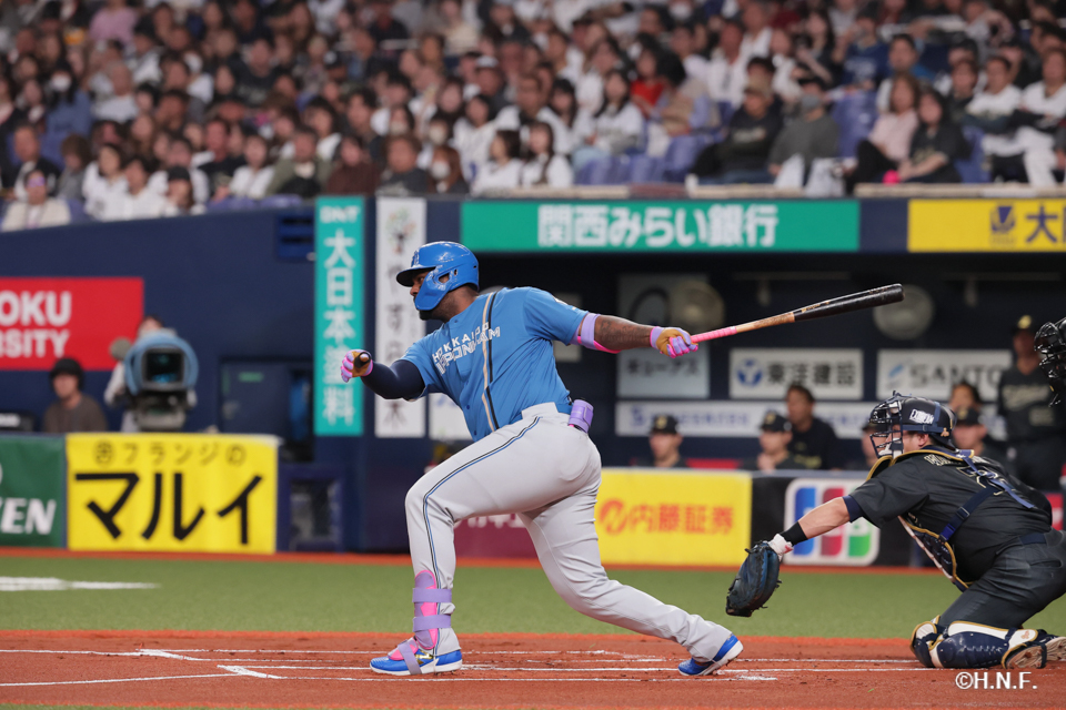 1回表、レイエス選手01