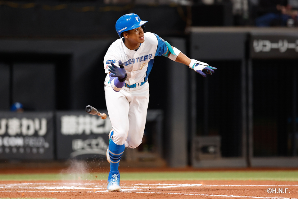 6回裏、万波選手01