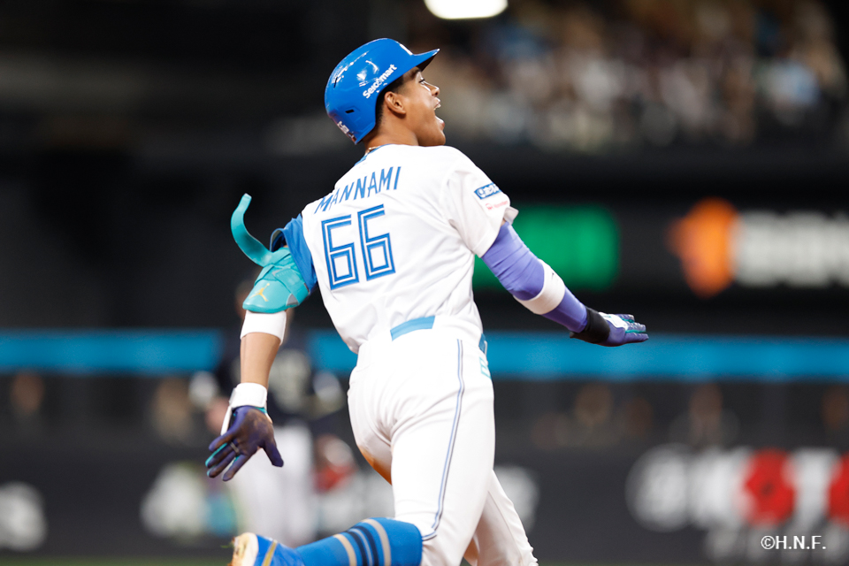 6回裏、万波選手02