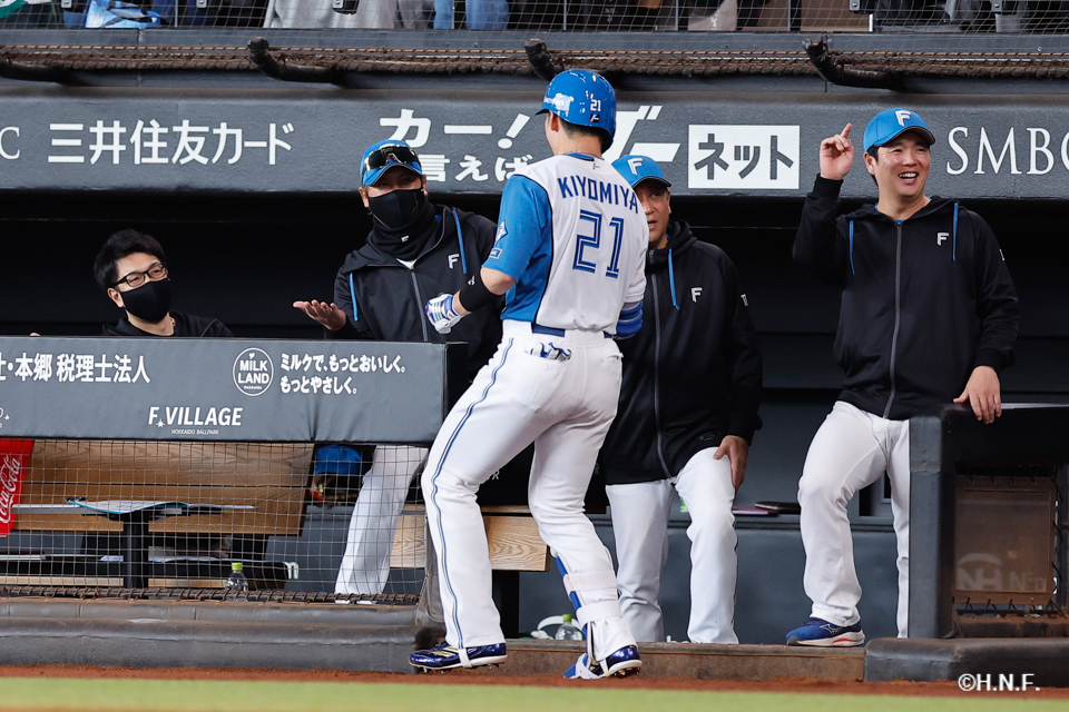 1回裏、清宮選手04