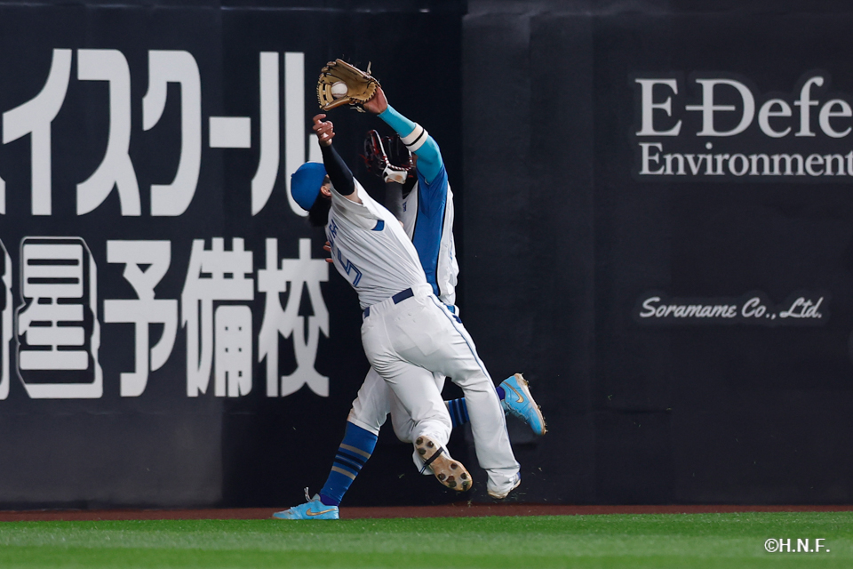 7回表、カストロ選手と野村選手