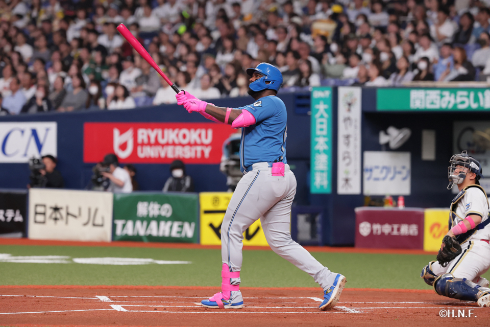 1回表、レイエス選手01