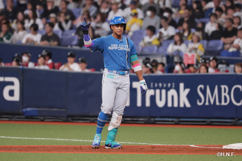 2回表、万波選手02