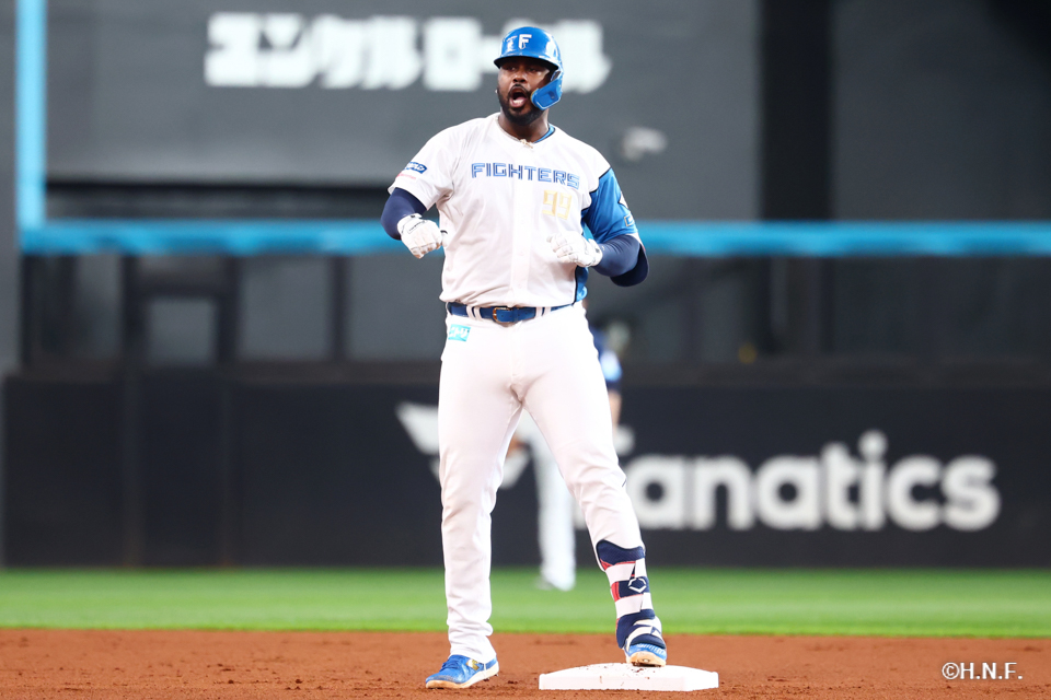 1回裏、レイエス選手02