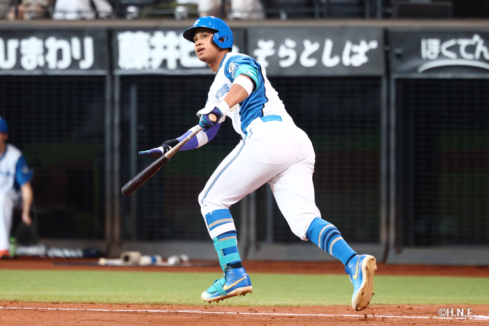 3回裏、万波選手01