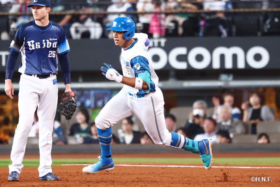 3回裏、万波選手02