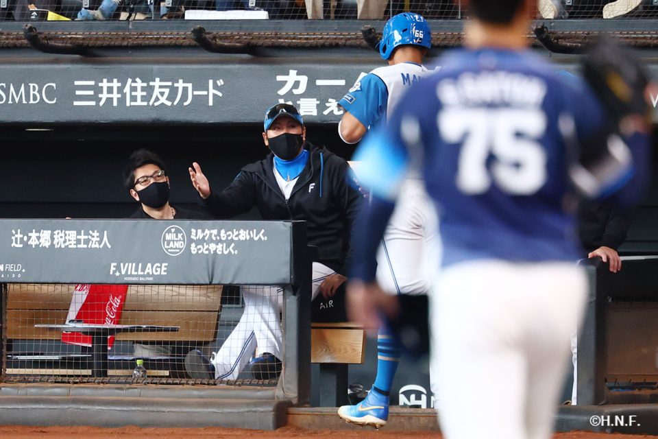 3回裏、万波選手03