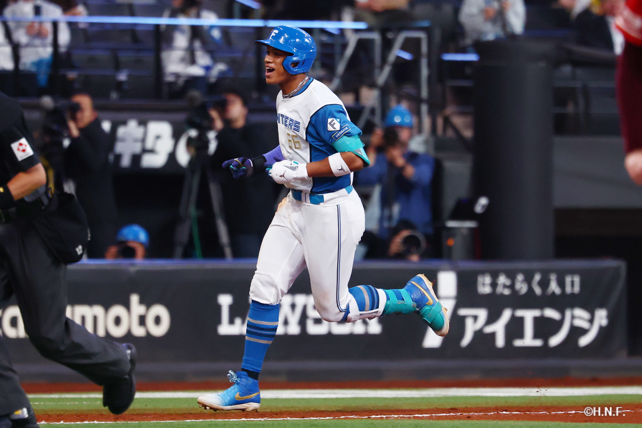 3回裏、万波投手01