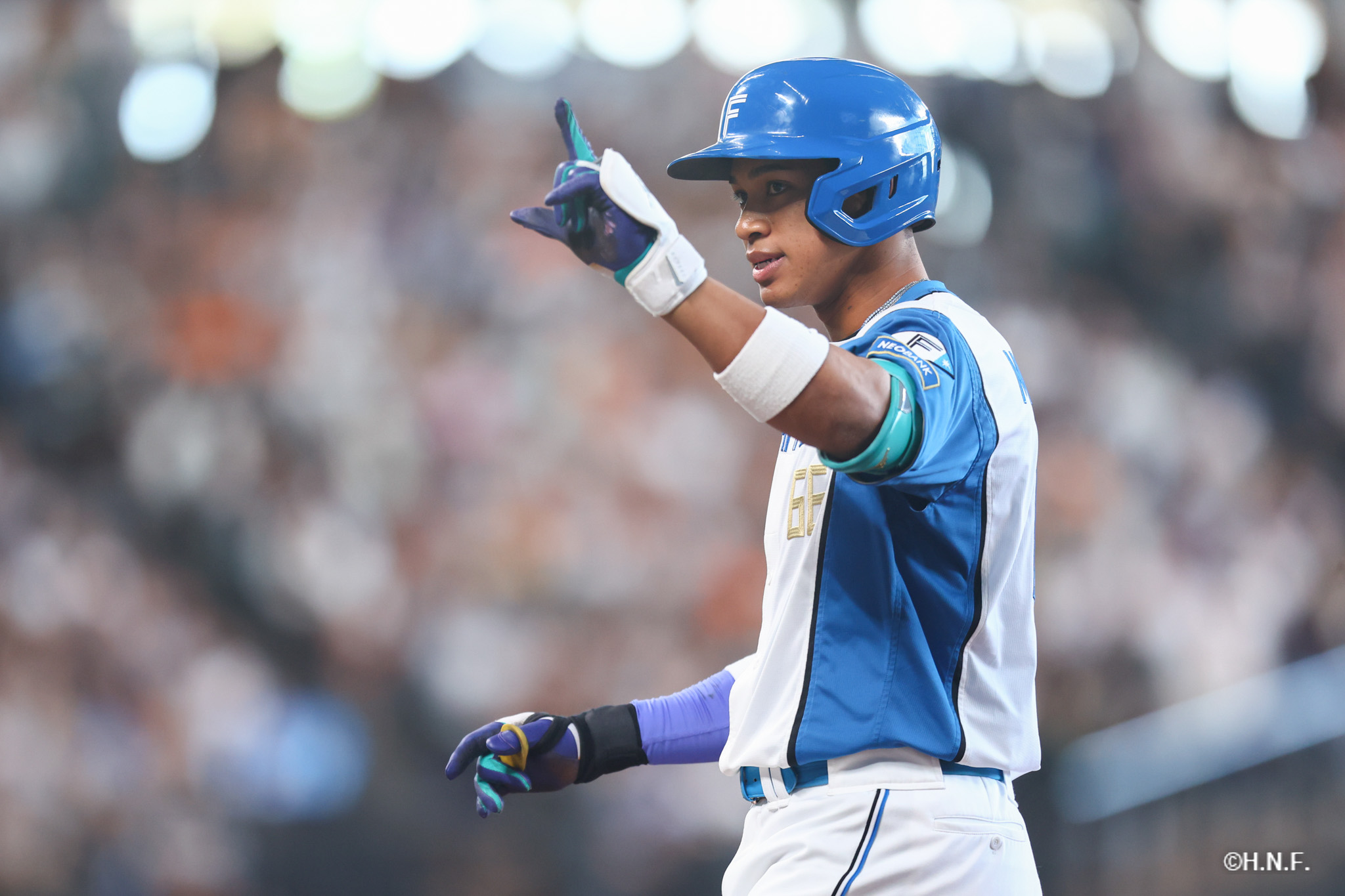 1回裏、万波選手02